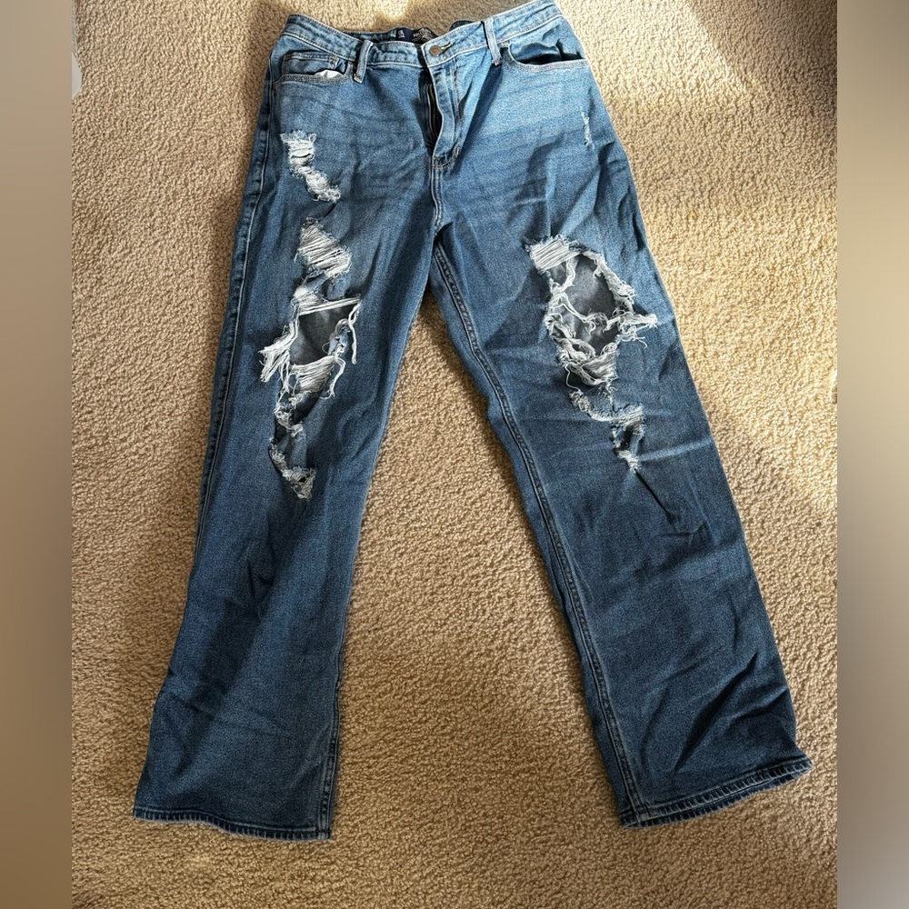 Hollister ultra high dad jean size 13L in excellent condition